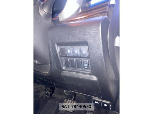Nissan ELGRAND 2016-06 7357657-17