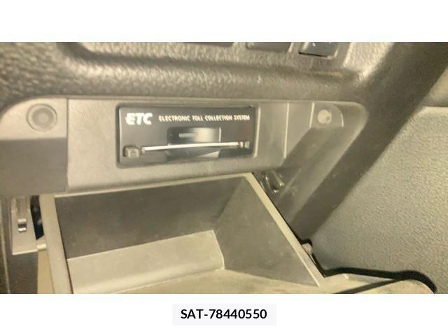 Nissan ELGRAND 2016-06 7357657-24
