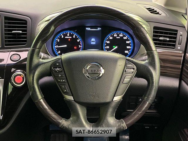 Nissan ELGRAND 2014-01 7357649-11