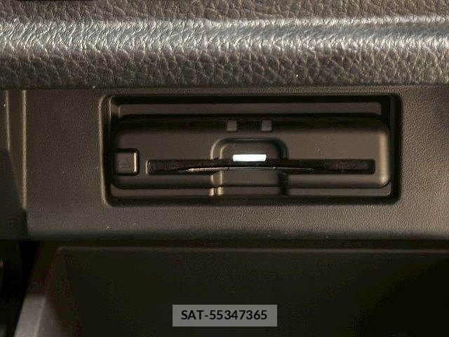 Nissan ELGRAND 2021-07 7357648-11