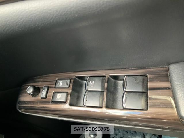 Nissan ELGRAND 2020-03 7392054-19