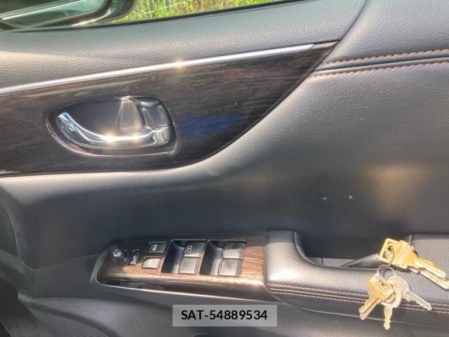 Nissan ELGRAND 2013-01 7392069-10