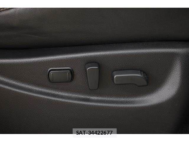Nissan ELGRAND 2018-10 7392061-14