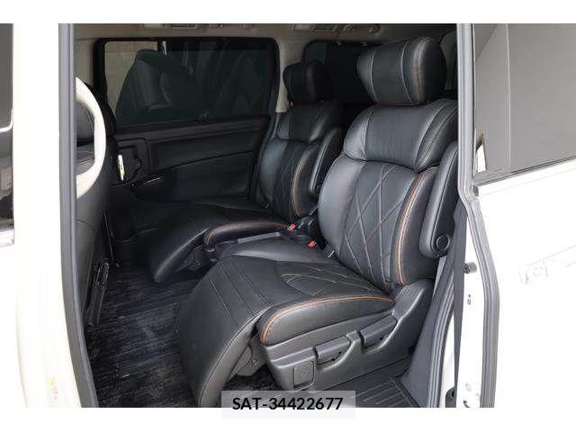 Nissan ELGRAND 2018-10 7392061-17