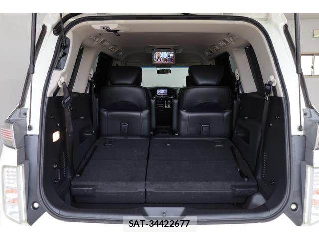Nissan ELGRAND 2018-10 7392061-19