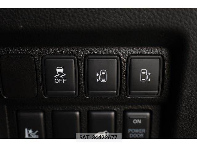 Nissan ELGRAND 2018-10 7392061-2