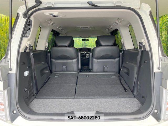 Nissan ELGRAND 2017-08 7392053-10