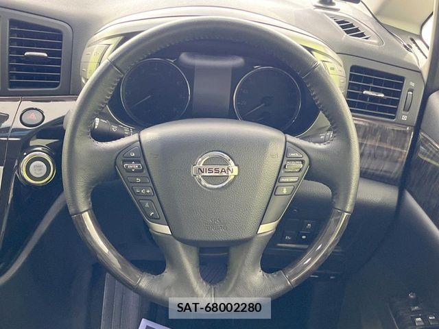 Nissan ELGRAND 2017-08 7392053-11