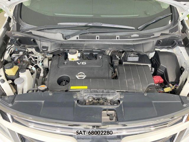 Nissan ELGRAND 2017-08 7392053-17