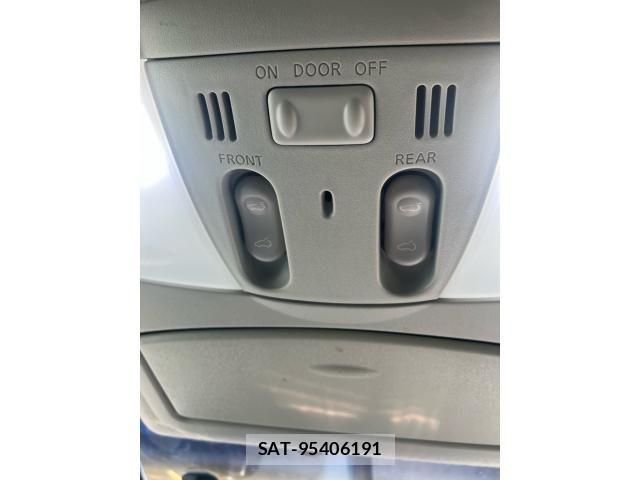 Nissan ELGRAND 2015-09 7392064-13
