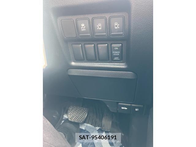 Nissan ELGRAND 2015-09 7392064-19