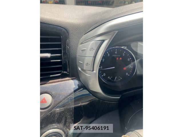 Nissan ELGRAND 2015-09 7392064-21