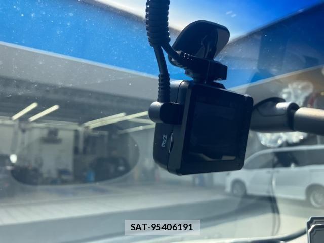 Nissan ELGRAND 2015-09 7392064-24