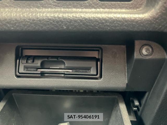 Nissan ELGRAND 2015-09 7392064-27