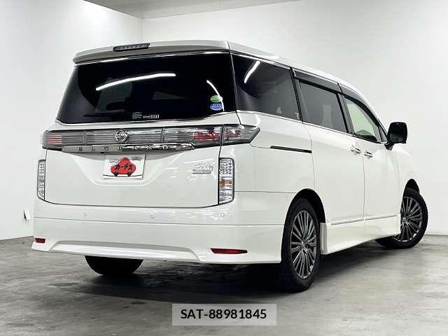 Nissan ELGRAND 2019-09 7454127-2