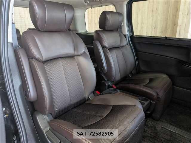 Nissan ELGRAND 2021-12 7454129-10