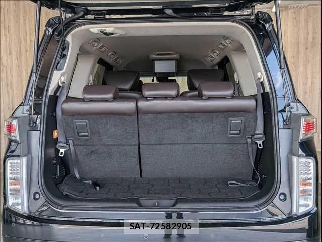 Nissan ELGRAND 2021-12 7454129-11