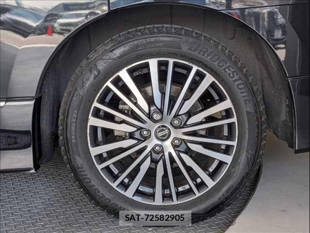 Nissan ELGRAND 2021-12 7454129-15
