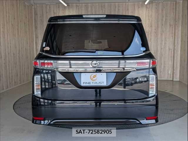 Nissan ELGRAND 2021-12 7454129-19