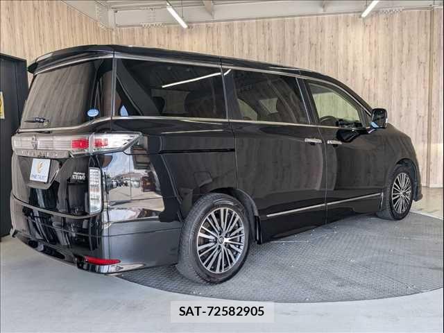 Nissan ELGRAND 2021-12 7454129-20