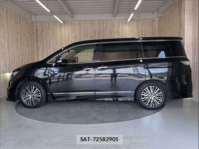 Nissan ELGRAND 2021-12 7454129-22