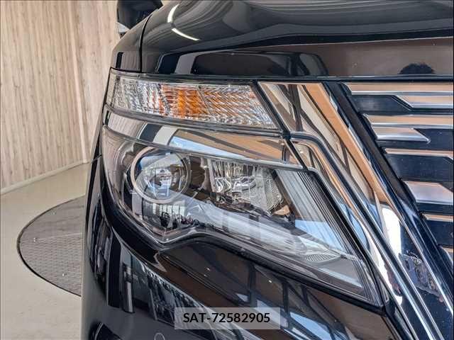 Nissan ELGRAND 2021-12 7454129-25