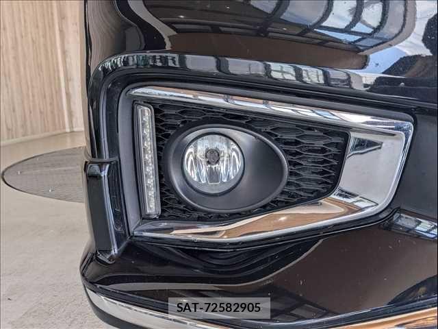 Nissan ELGRAND 2021-12 7454129-26