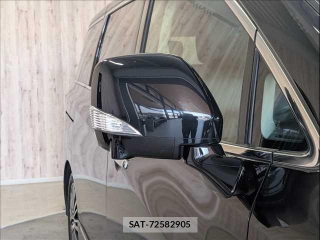 Nissan ELGRAND 2021-12 7454129-28