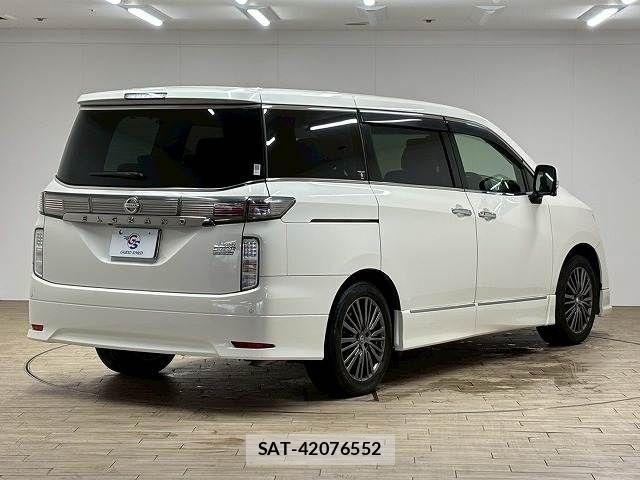 Nissan ELGRAND 2016-07 7500456-15