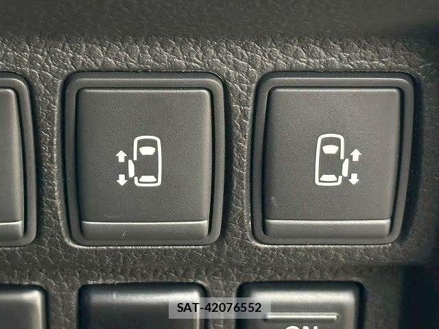 Nissan ELGRAND 2016-07 7500456-7