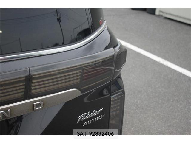 Nissan ELGRAND 2019-03 7500457-13