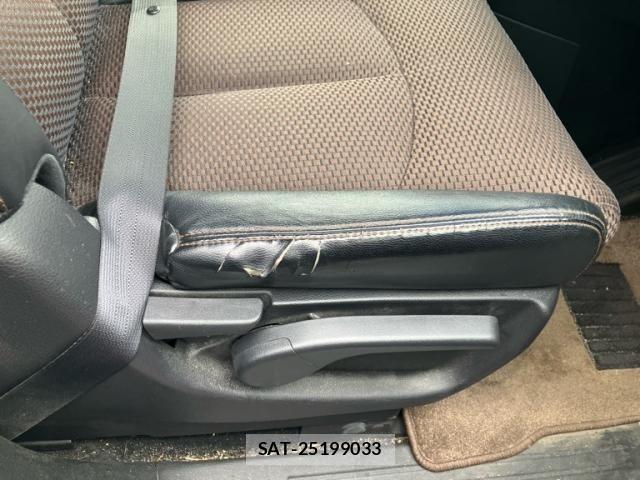 Nissan ELGRAND 2011-09 7562077-17