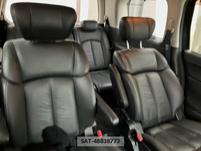 Nissan ELGRAND 2010-10 7616391-14