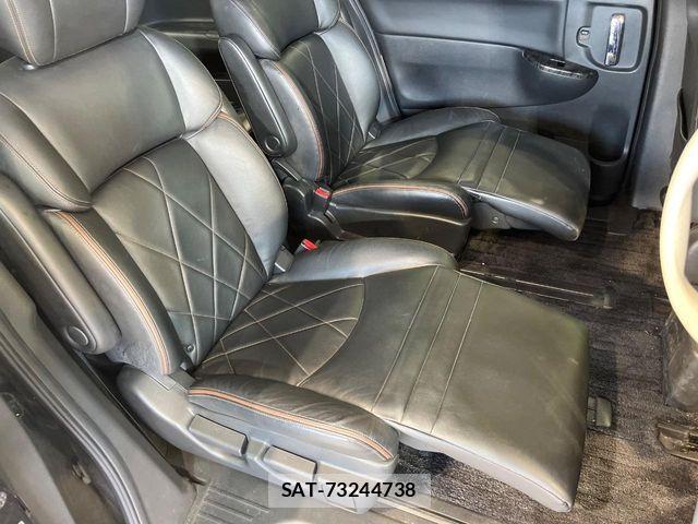 Nissan ELGRAND 2015-02 7616386-10