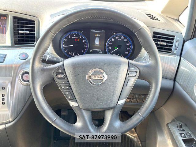 Nissan ELGRAND 2017-06 7616388-11