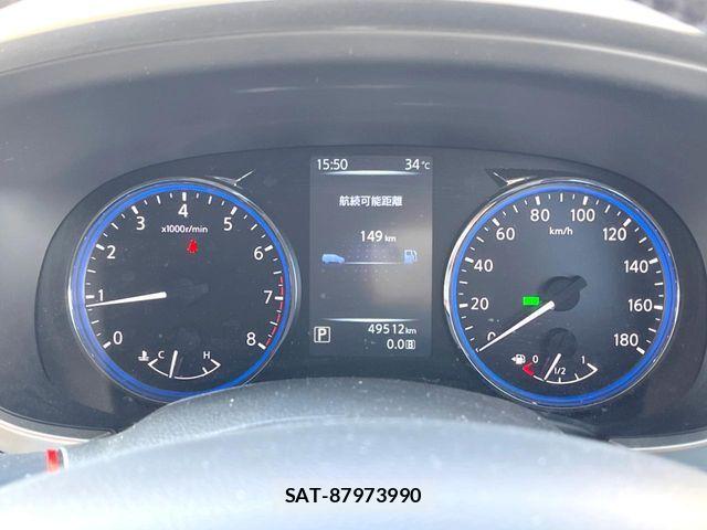 Nissan ELGRAND 2017-06 7616388-12