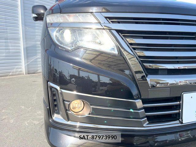 Nissan ELGRAND 2017-06 7616388-13