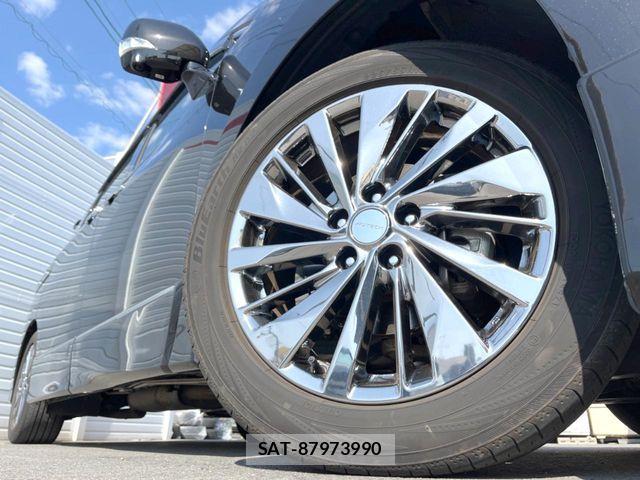 Nissan ELGRAND 2017-06 7616388-14
