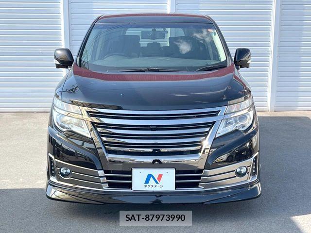 Nissan ELGRAND 2017-06 7616388-15