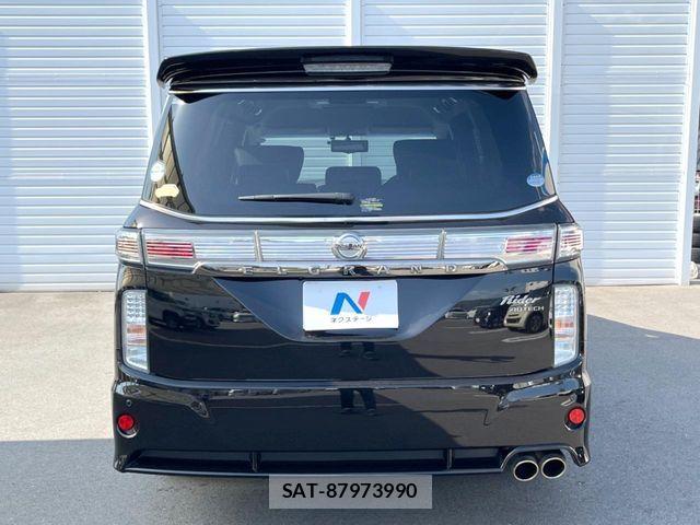 Nissan ELGRAND 2017-06 7616388-16