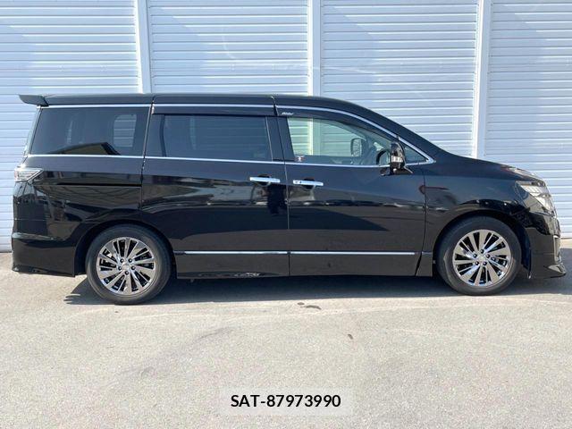Nissan ELGRAND 2017-06 7616388-17