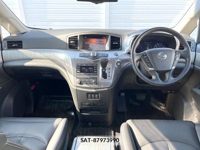 Nissan ELGRAND 2017-06 7616388-1