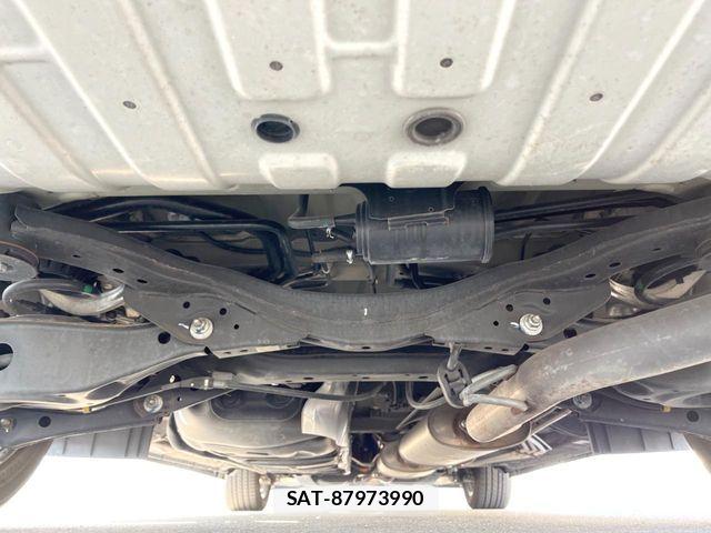 Nissan ELGRAND 2017-06 7616388-19