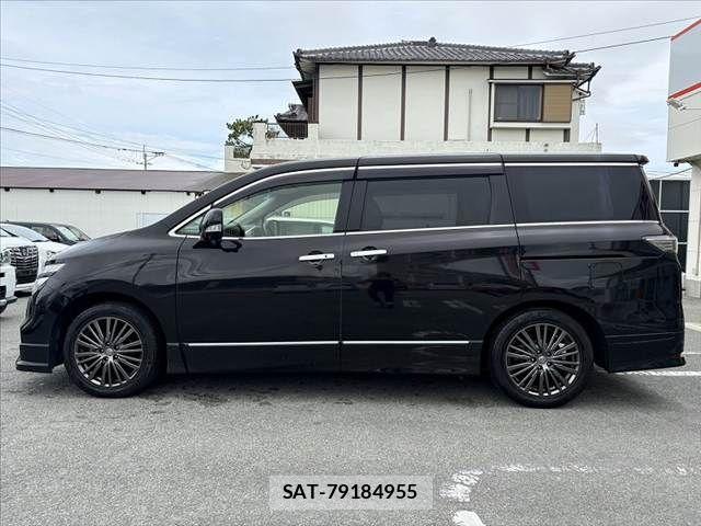 Nissan ELGRAND 2016-12 7616389-10