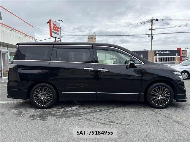 Nissan ELGRAND 2016-12 7616389-11