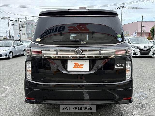 Nissan ELGRAND 2016-12 7616389-13