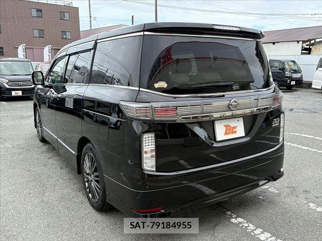 Nissan ELGRAND 2016-12 7616389-14