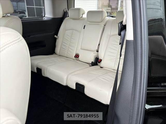 Nissan ELGRAND 2016-12 7616389-18