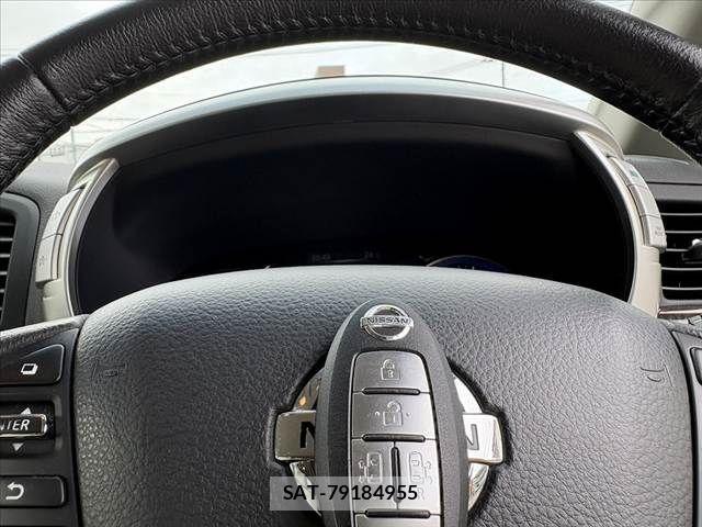 Nissan ELGRAND 2016-12 7616389-27