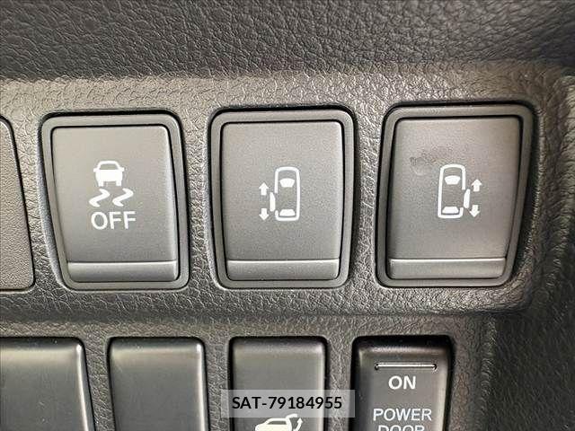 Nissan ELGRAND 2016-12 7616389-3